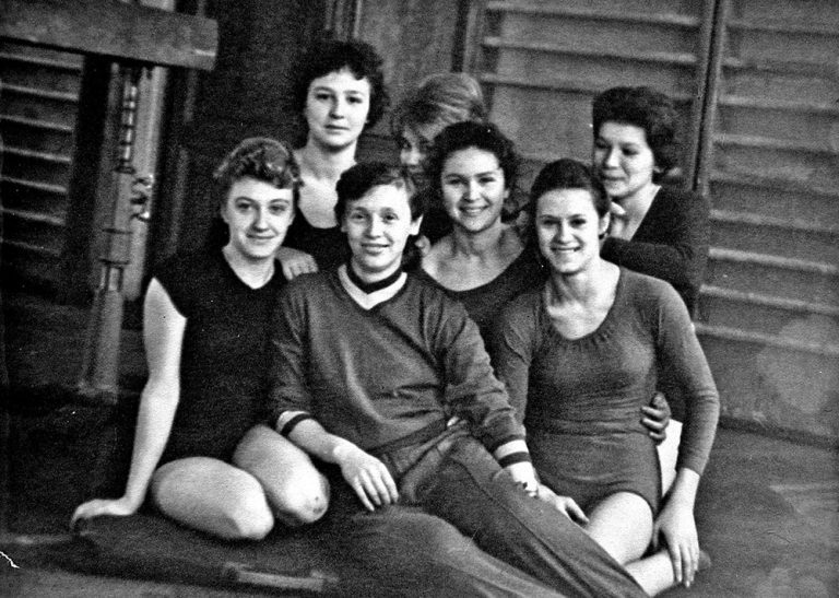 Сборная команда института по спортивной гимнастике 1961 г.