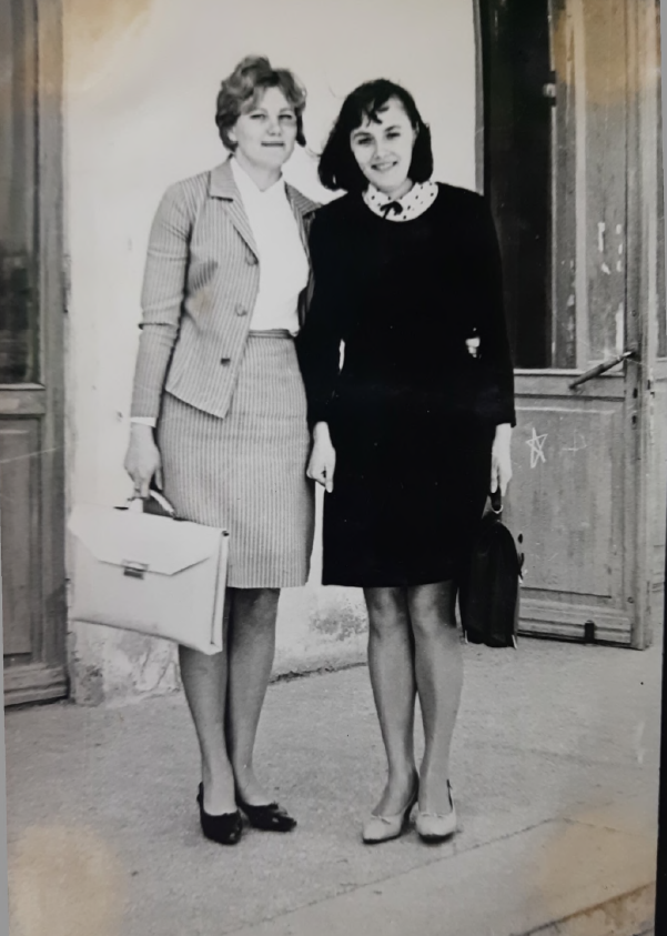 Студентки 2 курса физико-мутематического факультета - Стефанова Галина и Кочукова Татьяна в 1968 году