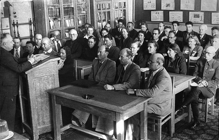Заседание Ученого Совета института 1950-е гг.