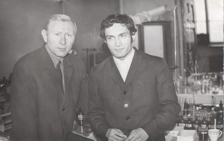 Н. М. Алыков с выпускником Р. Горбановым, 1972 г.