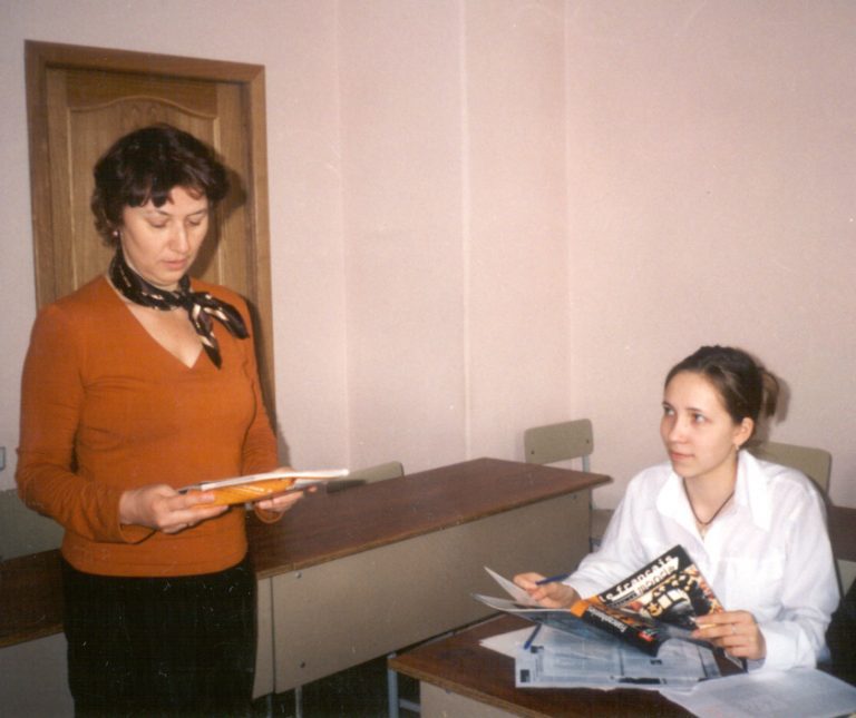 О. П. Голяндина на занятии, 2004 г.