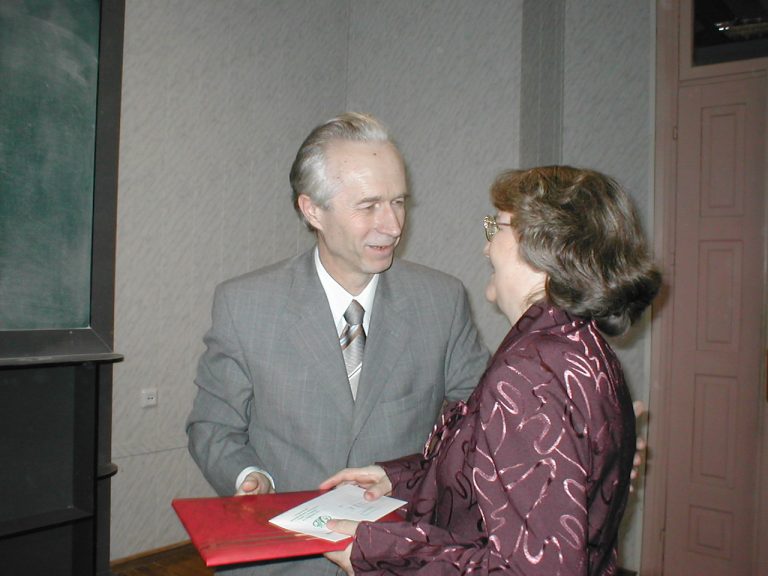 В. К. Карпасюк, И. В. Колесова, 2004 г.