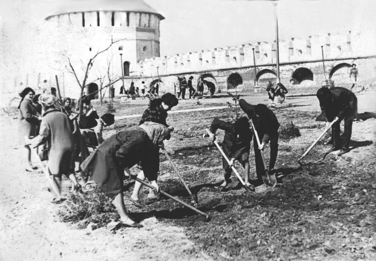 Воскресник в Кремле 1960-е гг.